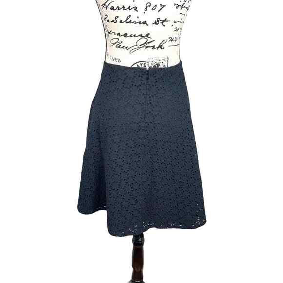 GAP A-Line Skirt Knee Length Floral Eyelet Black Cotton Women Size 4 - Picture 7 of 7